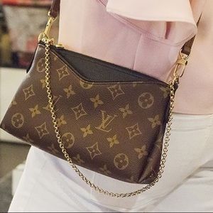 ❤️w/ RECEIPT Authentic Louis Vuitton Pallas clutch